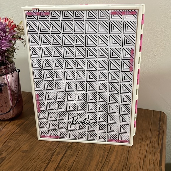 2018 ultimate barbie closet - Picture 2 of 6